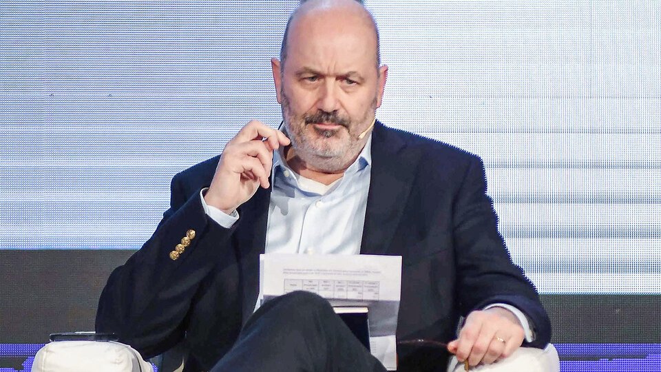 Presentan un amparo contra los exámenes que Sturzenegger quiere tomarles a los estatales | “Buscan justificar nuevos despidos”