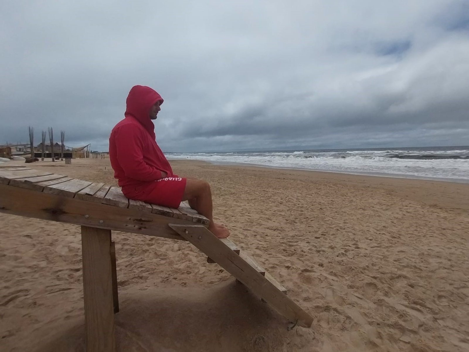 Punta del Este desborda de gente, pero el mal clima pone los pelos de punta a los turistas