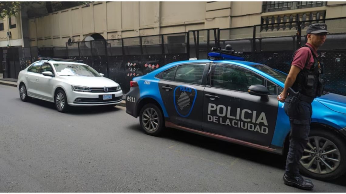 Quiénes son los dos diplomáticos rusos que se negaron al test de alcoholemia en Recoleta