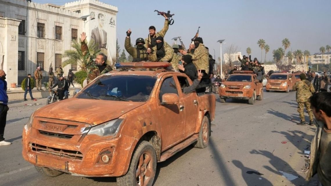 Tensión en Siria: los rebeldes inician la “etapa final” del conflicto con el avance hacia Damasco