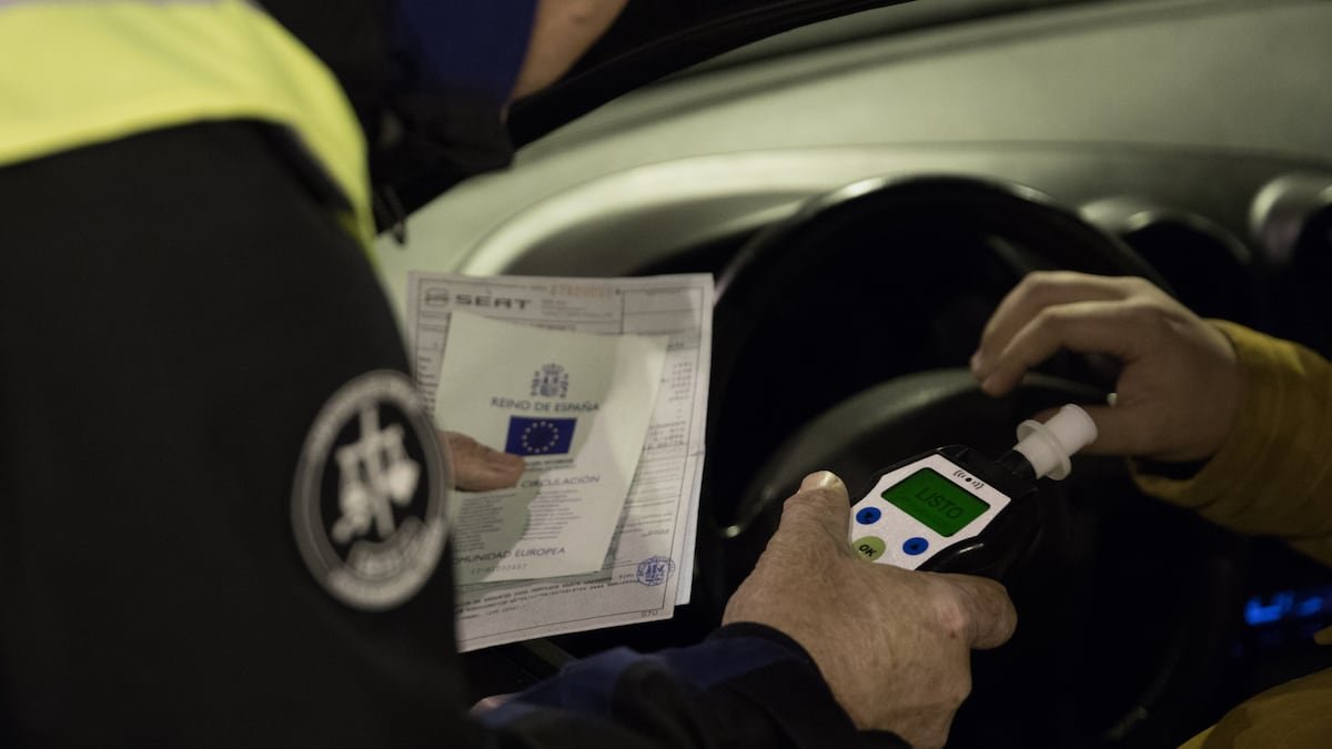 Tráfico pone en marcha una semana de controles de alcoholemia y drogas en el inicio de las Navidades | España