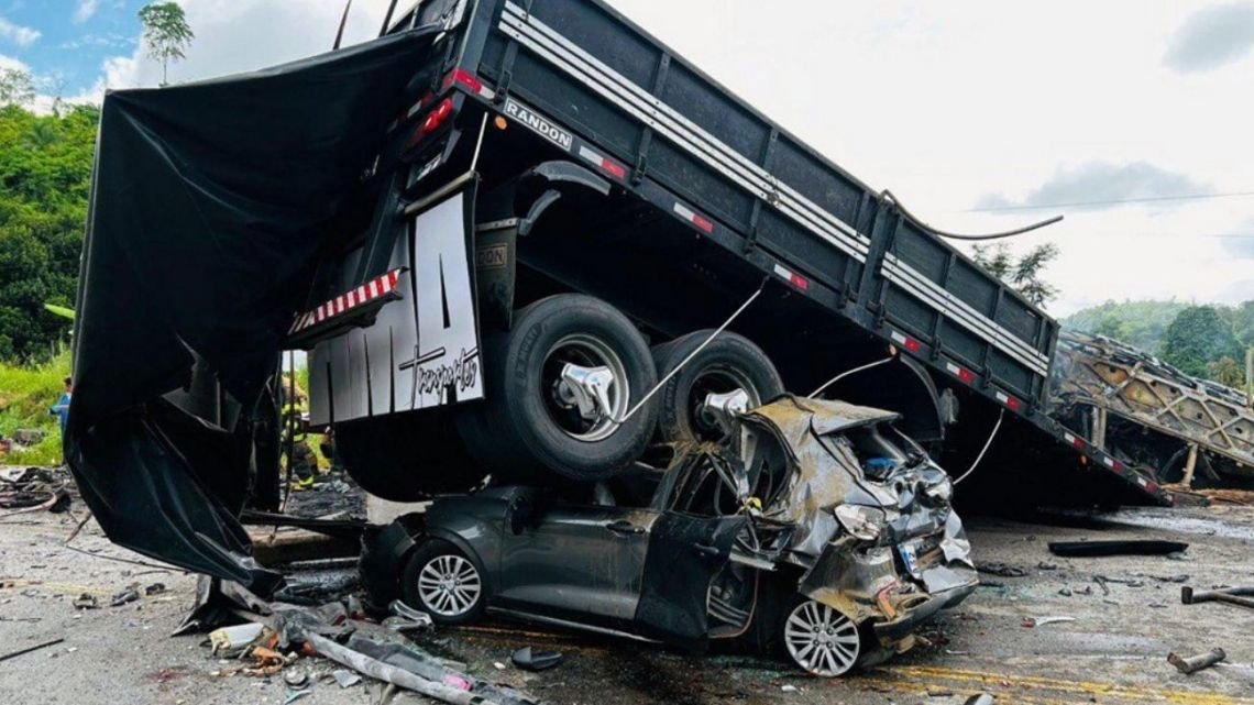 Tragedia en Brasil: más de 30 personas murieron carbonizadas en un brutal choque