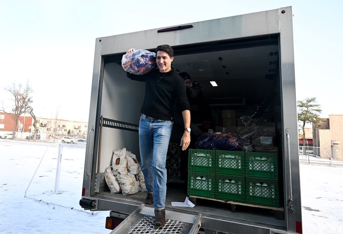 Trudeau se viste (con polémica) de Papá Noel | Negocios
