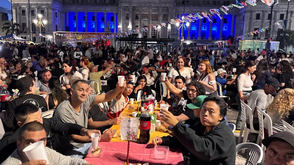 Un abrazo colectivo para que nadie pase solo la Navidad  | Cena Solidaria en Congreso