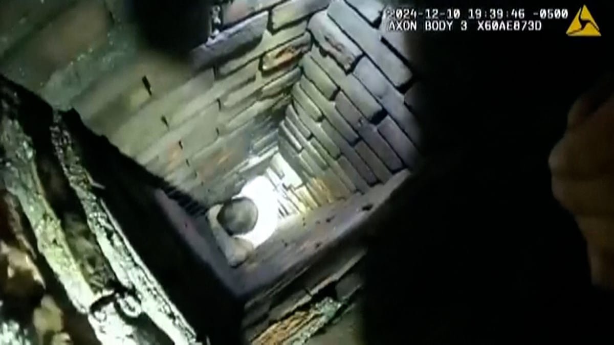 Un hombre queda atascado en una chimenea tras intentar evadir un arresto en Massachusetts