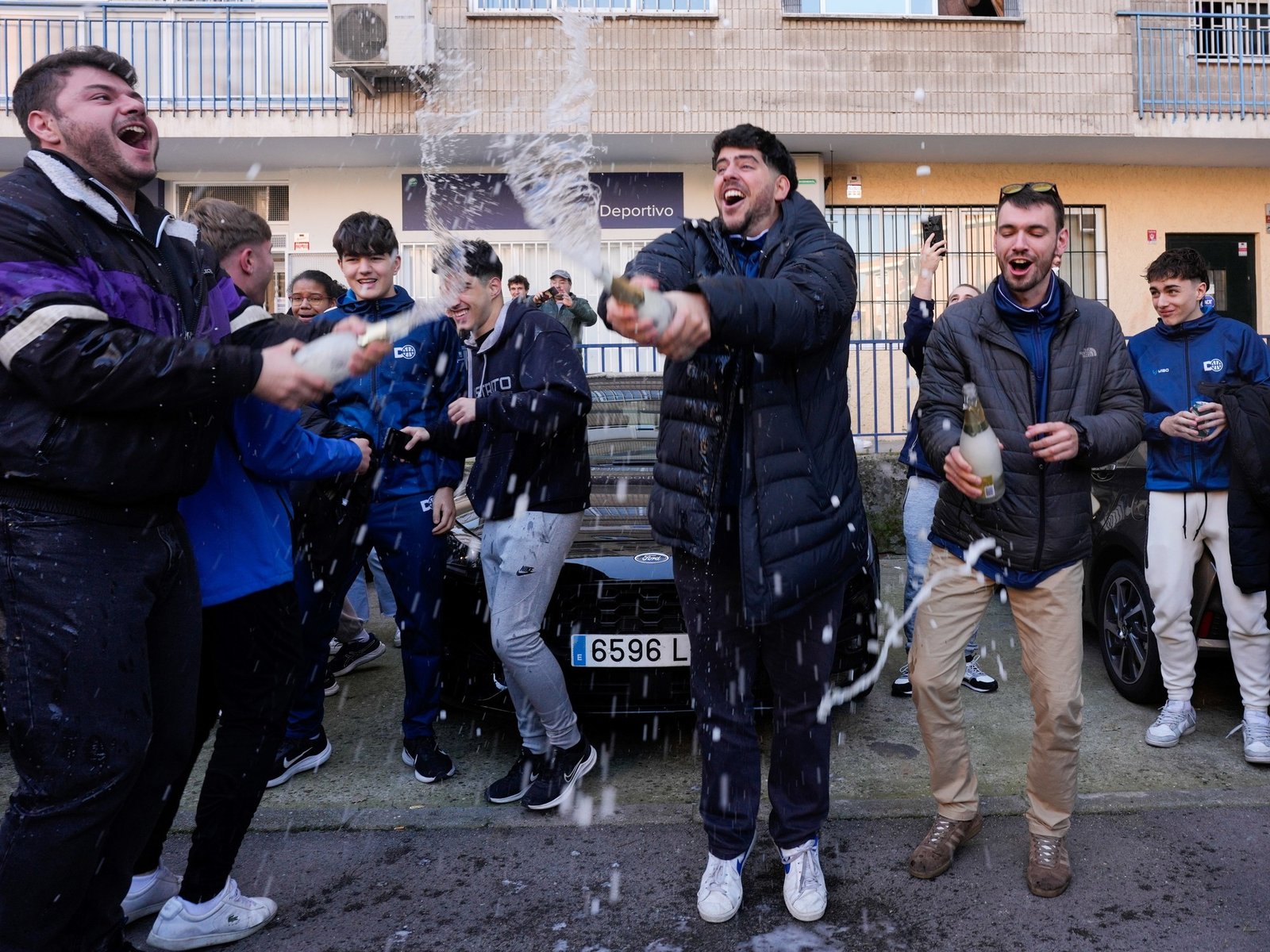 Un modesto club de básquetbol se quedó con la mitad del Gordo de Navidad en España y recibió un premio millonario