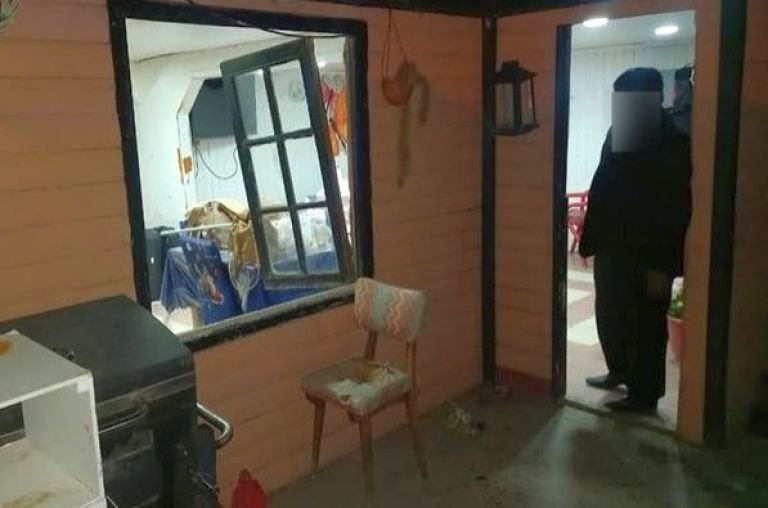 Una familia llegó a su casa y había dos ladrones adentro