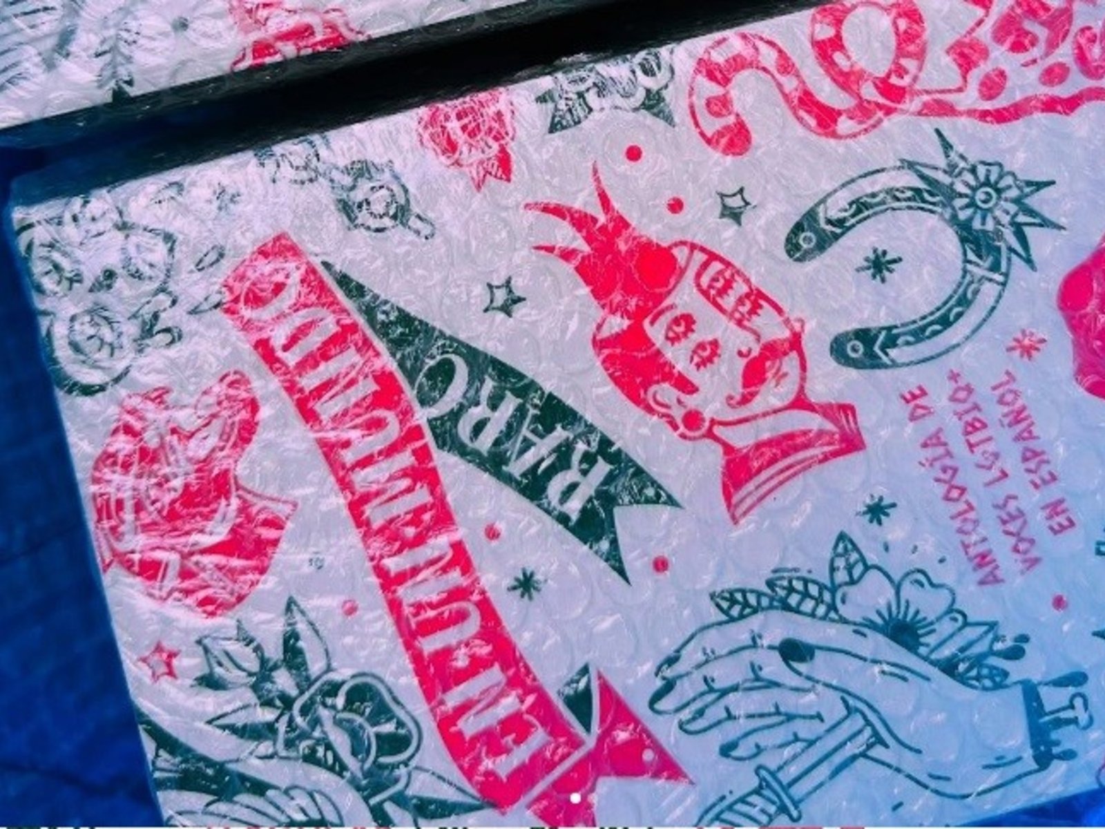 Veintidós autores lanzan ‘En un mundo raro’, una colección de voces LGTBIQ+ en castellano