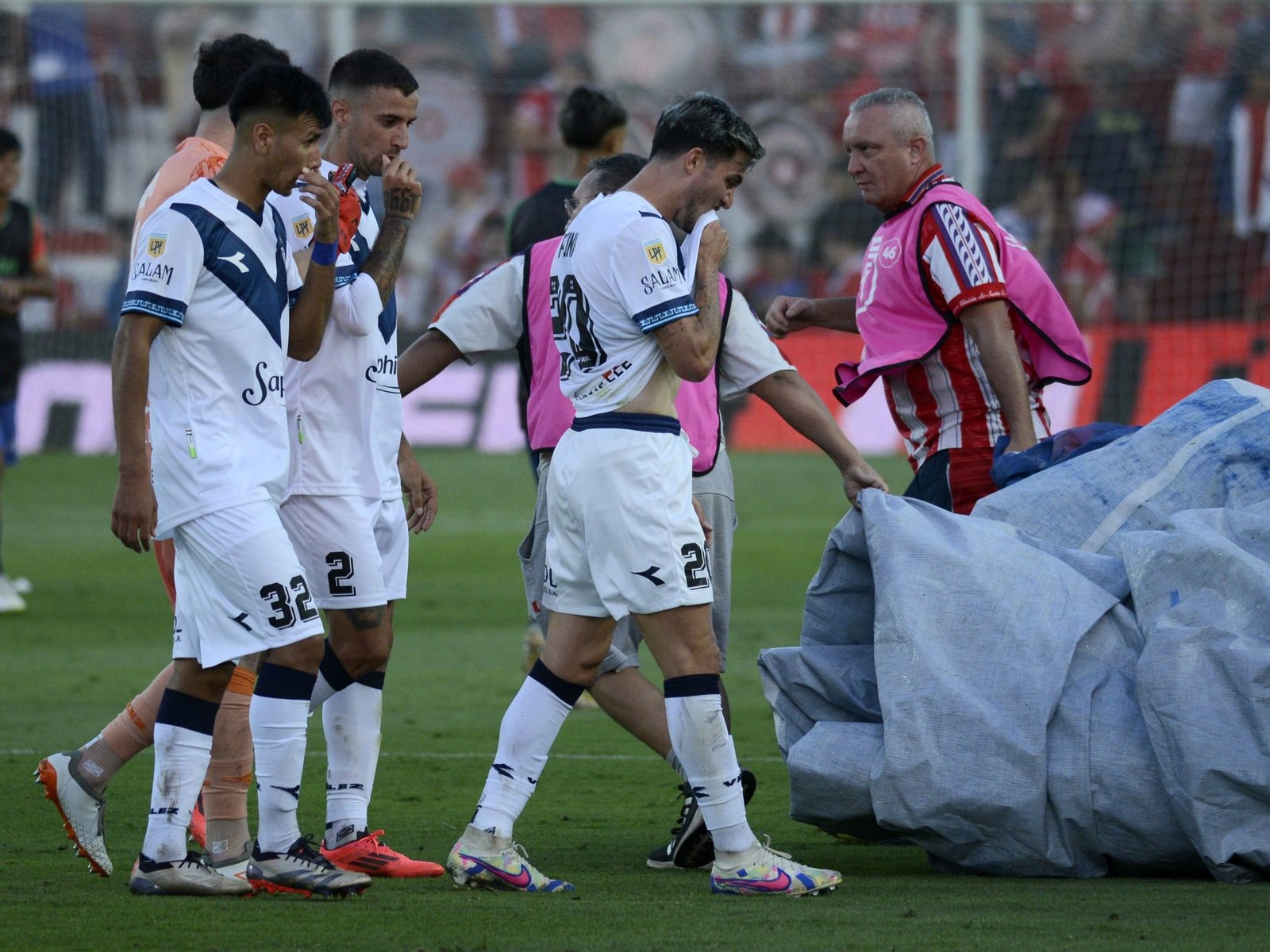 Vélez perdió con Unión en Santa Fe, Talleres y Huracán están al acecho, y Racing se despidió