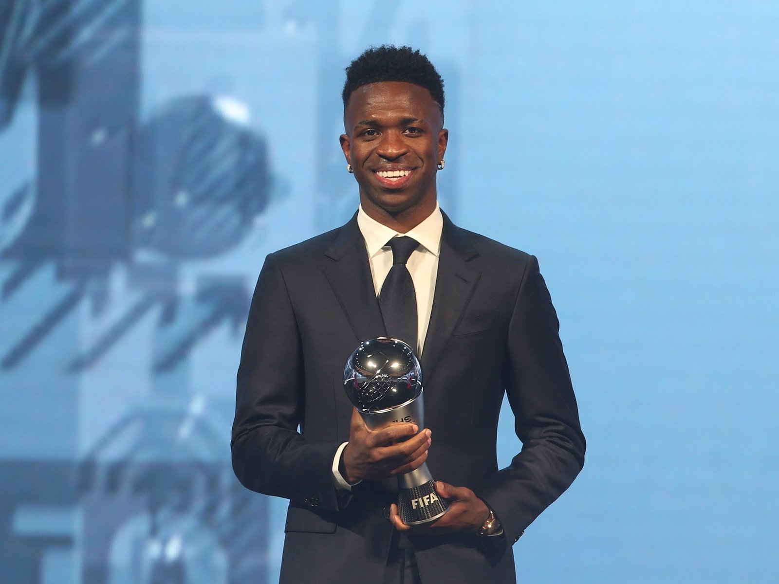 Vinícius Júnior tuvo revancha, es el mejor del mundo para la FIFA y se descargó con un desafiante posteo
