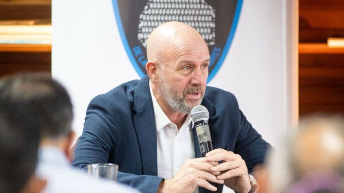 Wolff echó al responsable civil del Ministerio de Seguridad y al director de Alcaidías de la policía