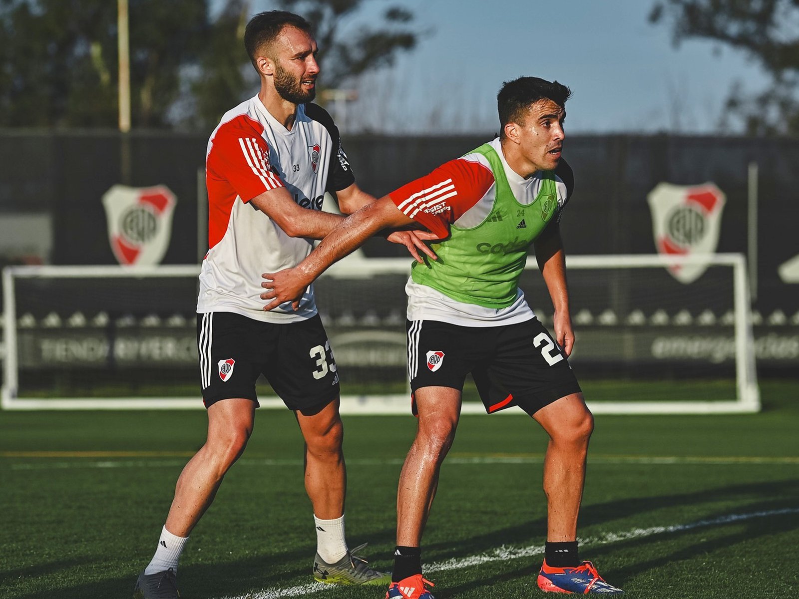 cómo están Pezzella y Acuña para el clásico contra San Lorenzo