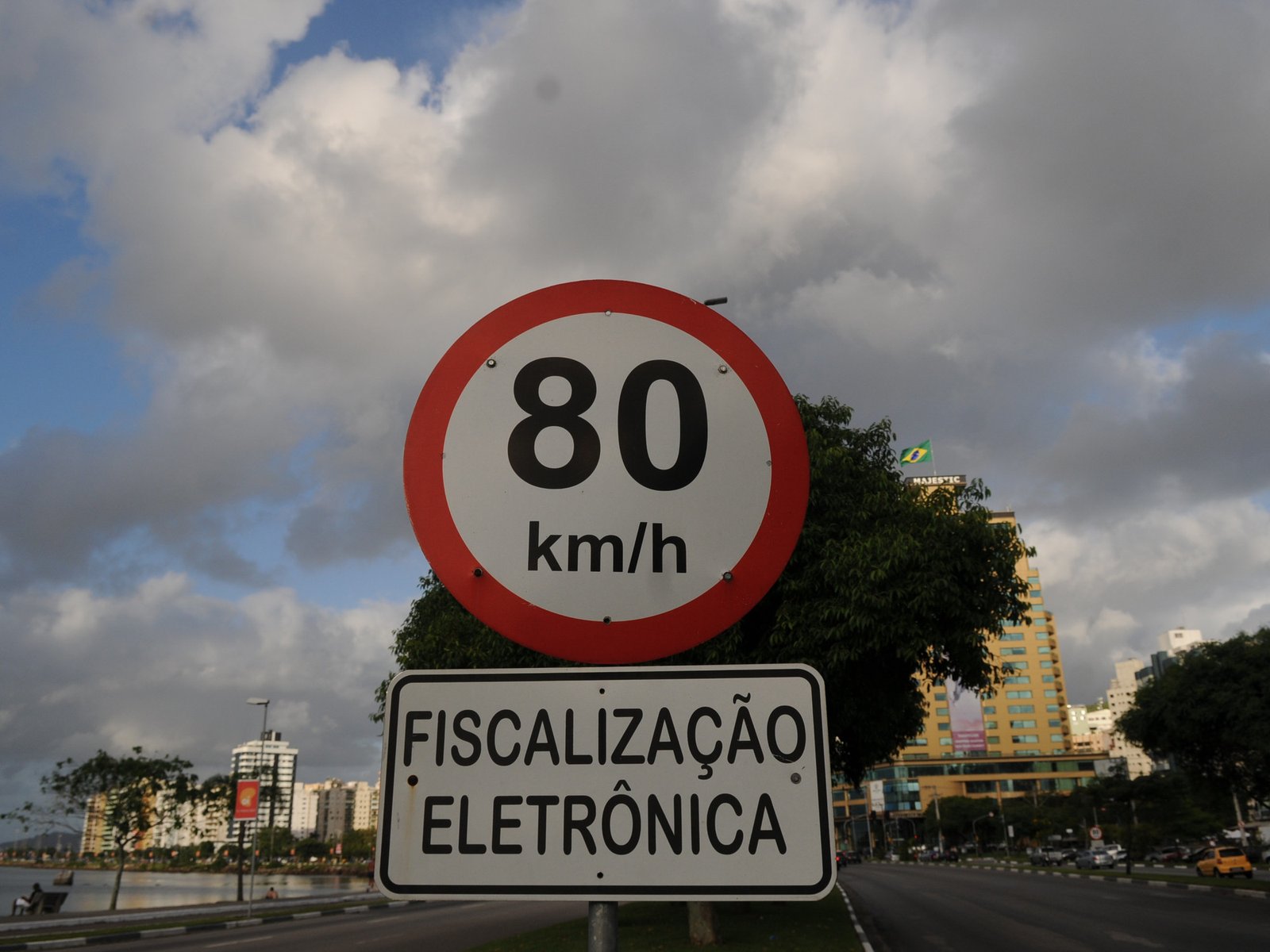 confirman que solo sirven las chapas metálicas y el otro requisito que pide la policía