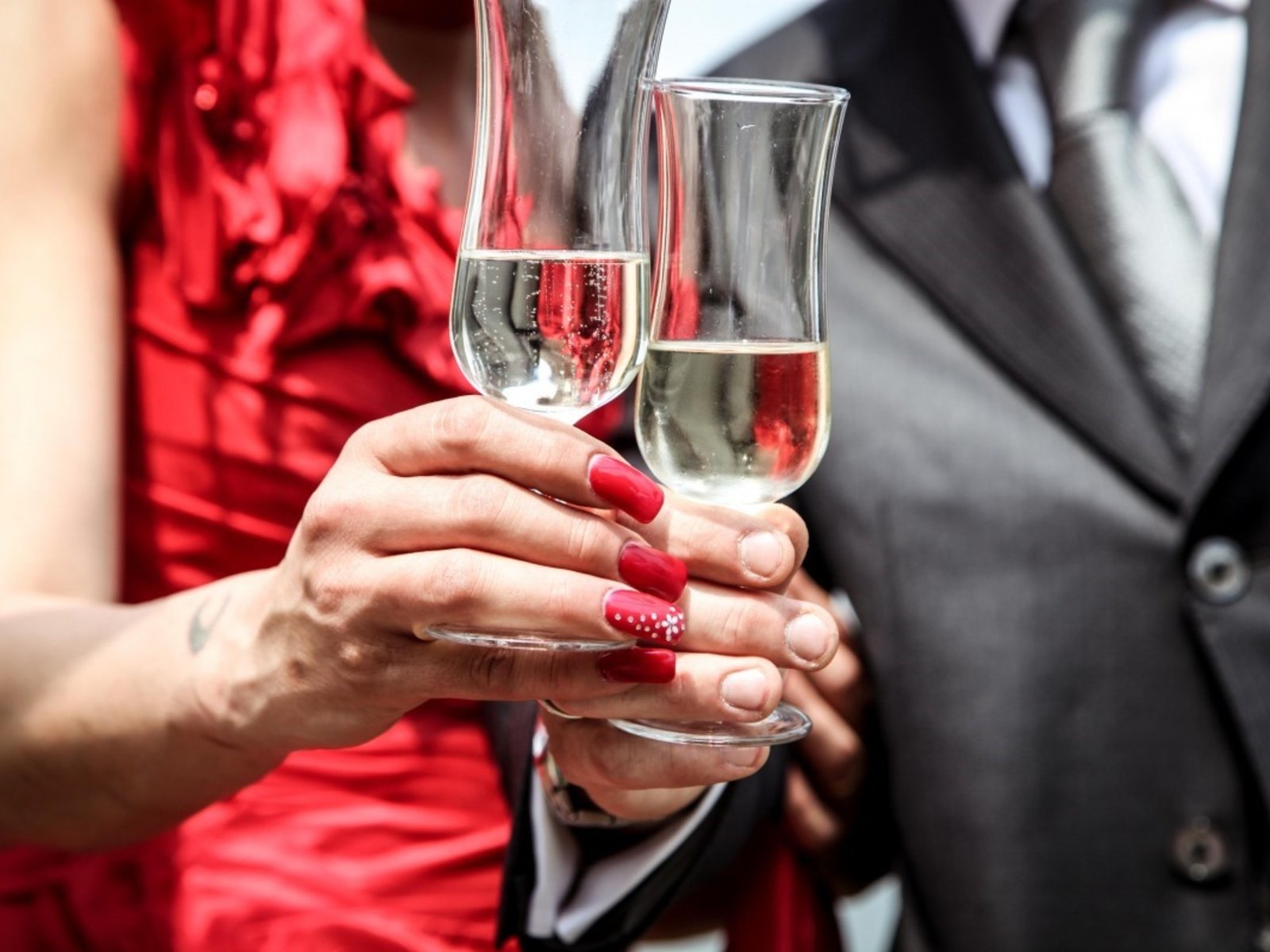 cuánto cuesta cenar afuera para recibir el 2025