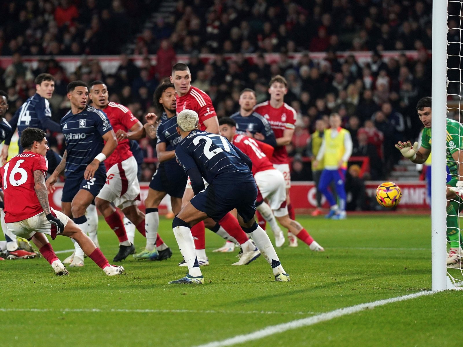 de la atajada del año al error que derivó en la derrota de Aston Villa