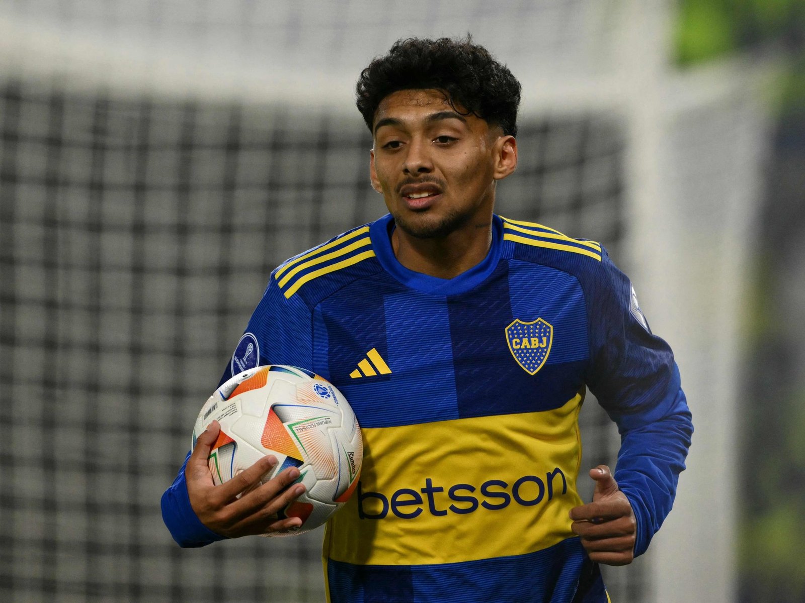 deja una cifra millonaria y queda libre para negociar con otro club