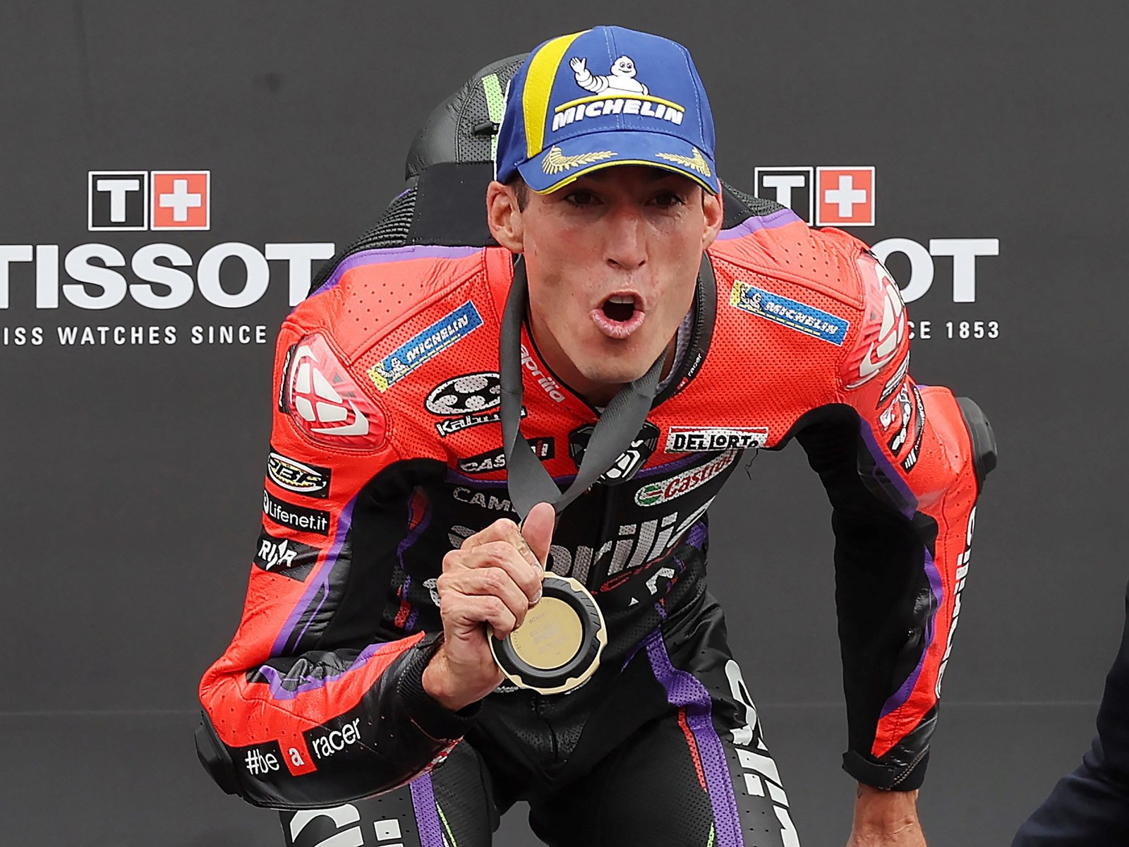 dejó el vértigo del MotoGP para subirse a la bicicleta de un equipo top