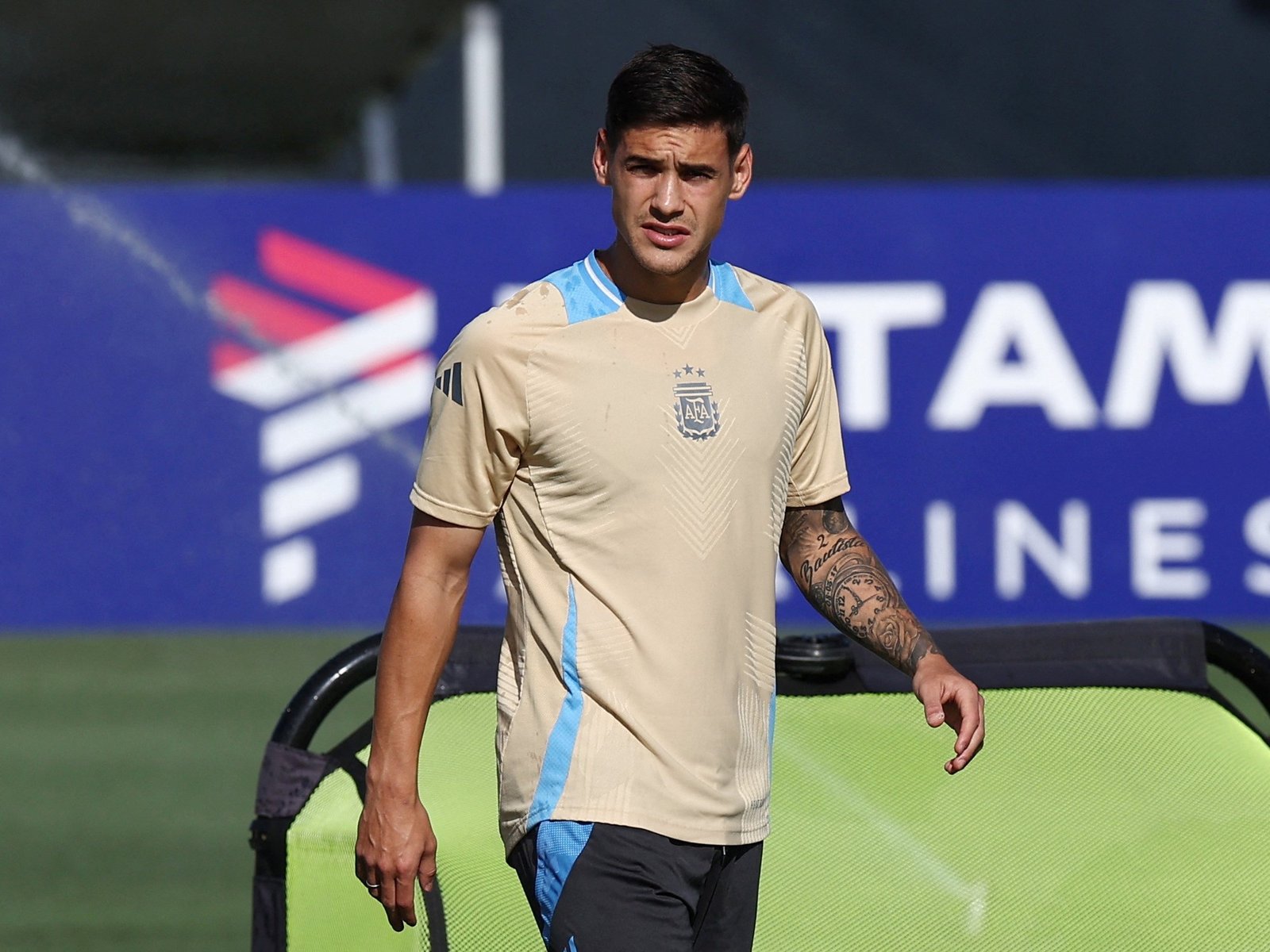 el director deportivo de Fiorentina blanqueó el pedido del ‘Chino’ y quiere “satisfacerlo”