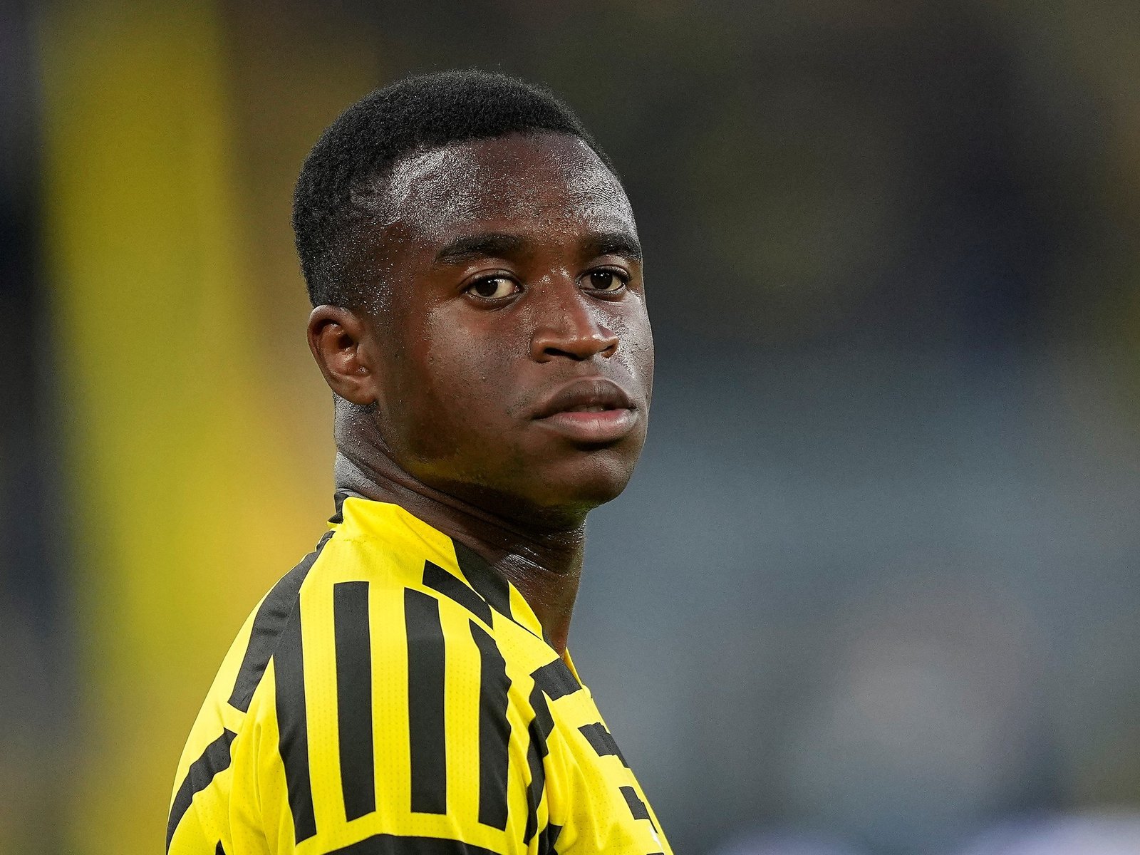 el padre de la promesa del Borussia Dortmund y la selección de Alemania asegura que mintieron con su edad