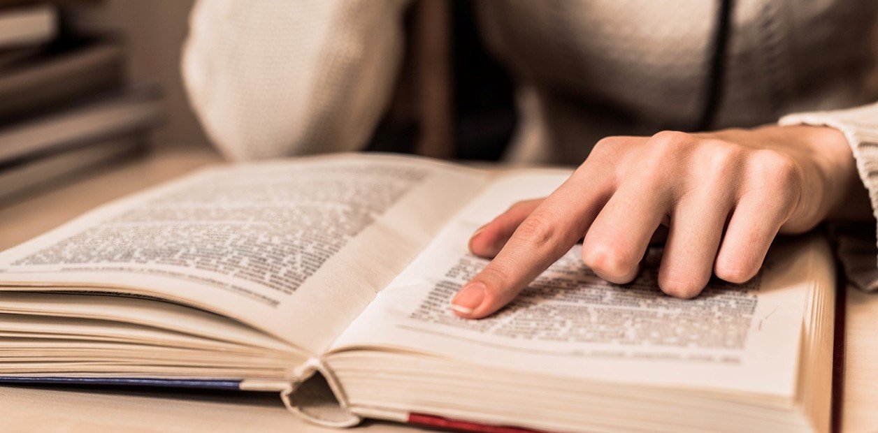 “espoilear”, “rapear” y “barista”, entre las nuevas palabras