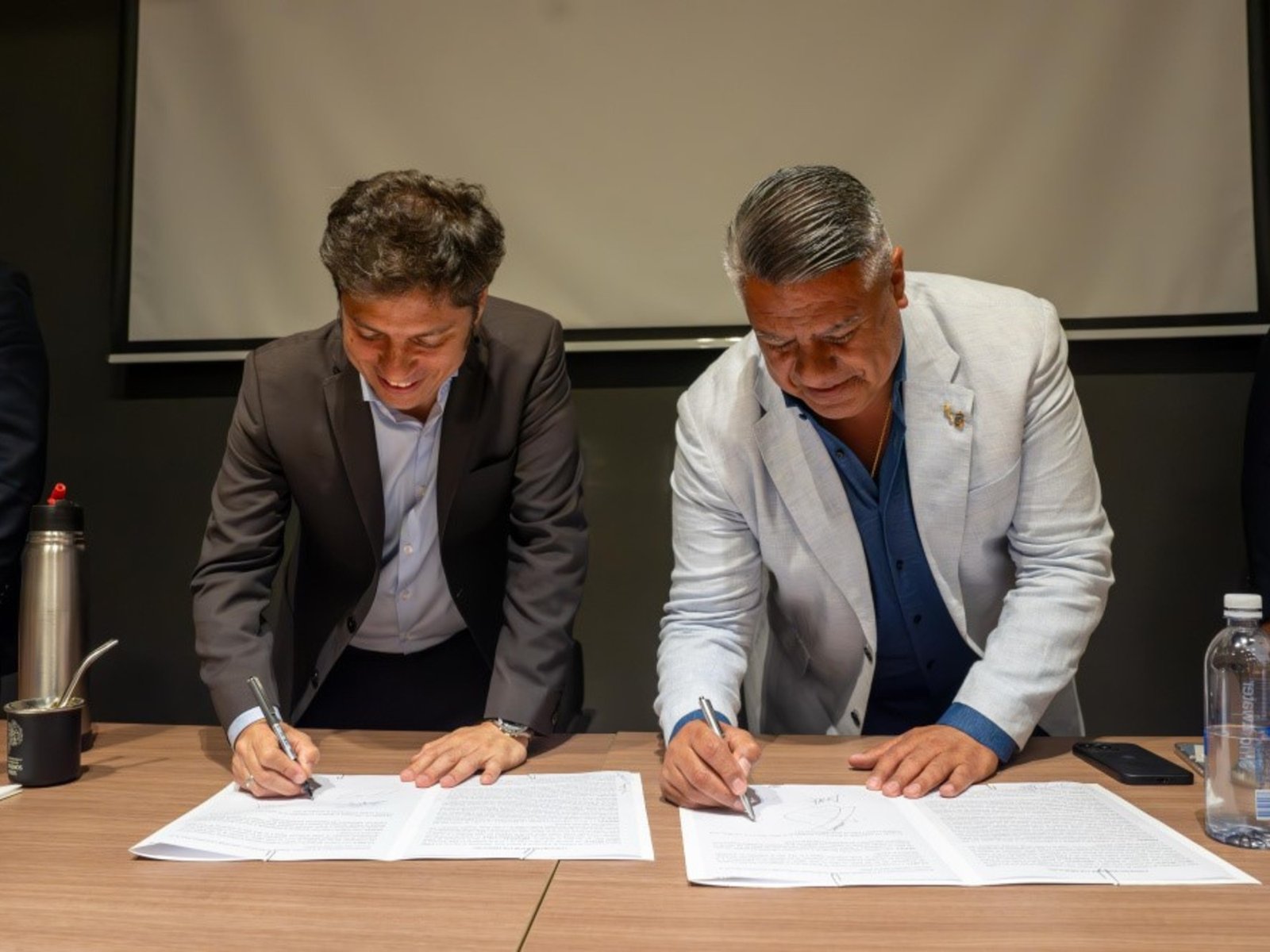 firmó un acuerdo para transformar al Estadio Único de La Plata en la “nueva casa del fútbol argentino”