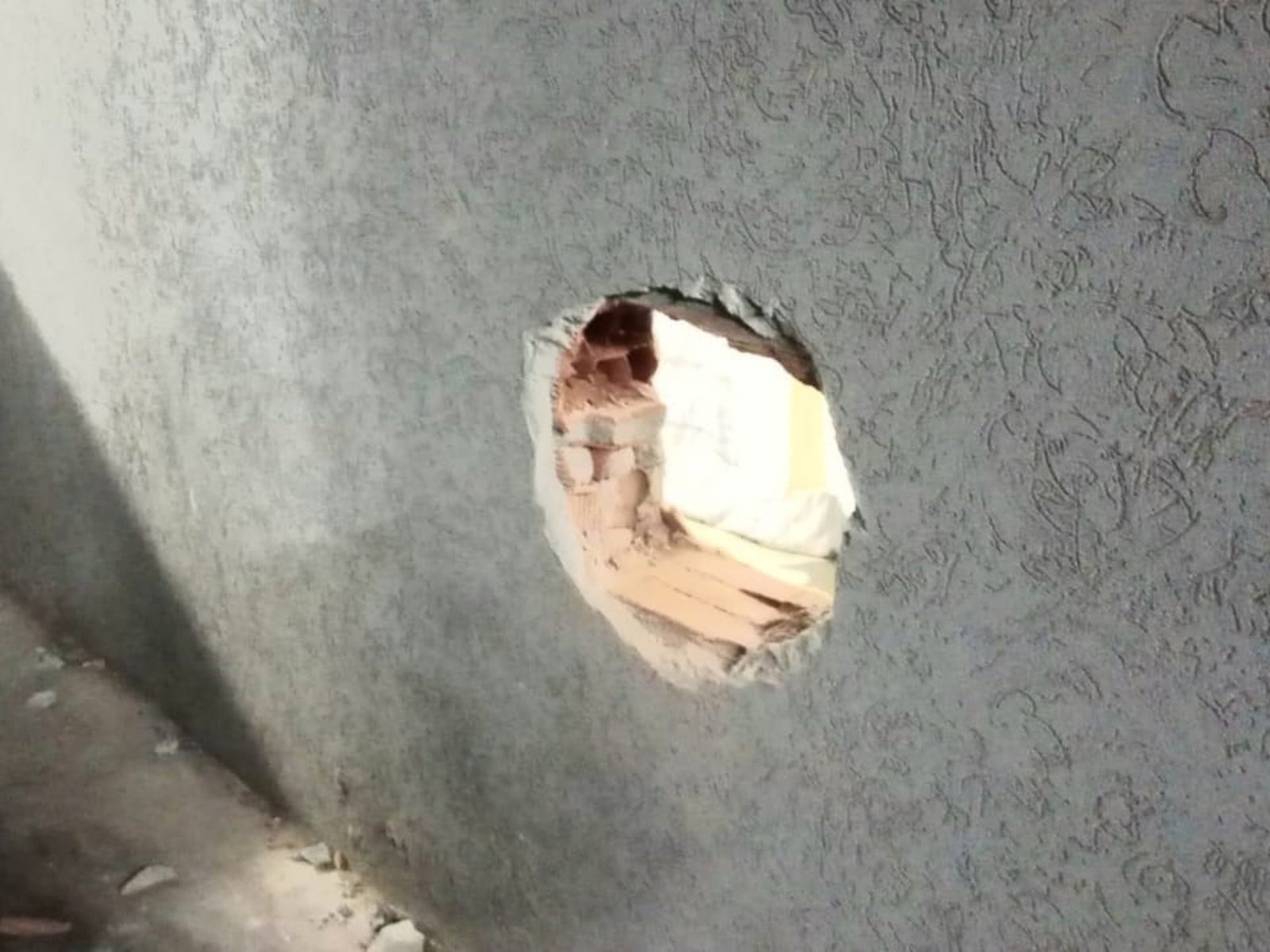 hicieron un boquete en la pared