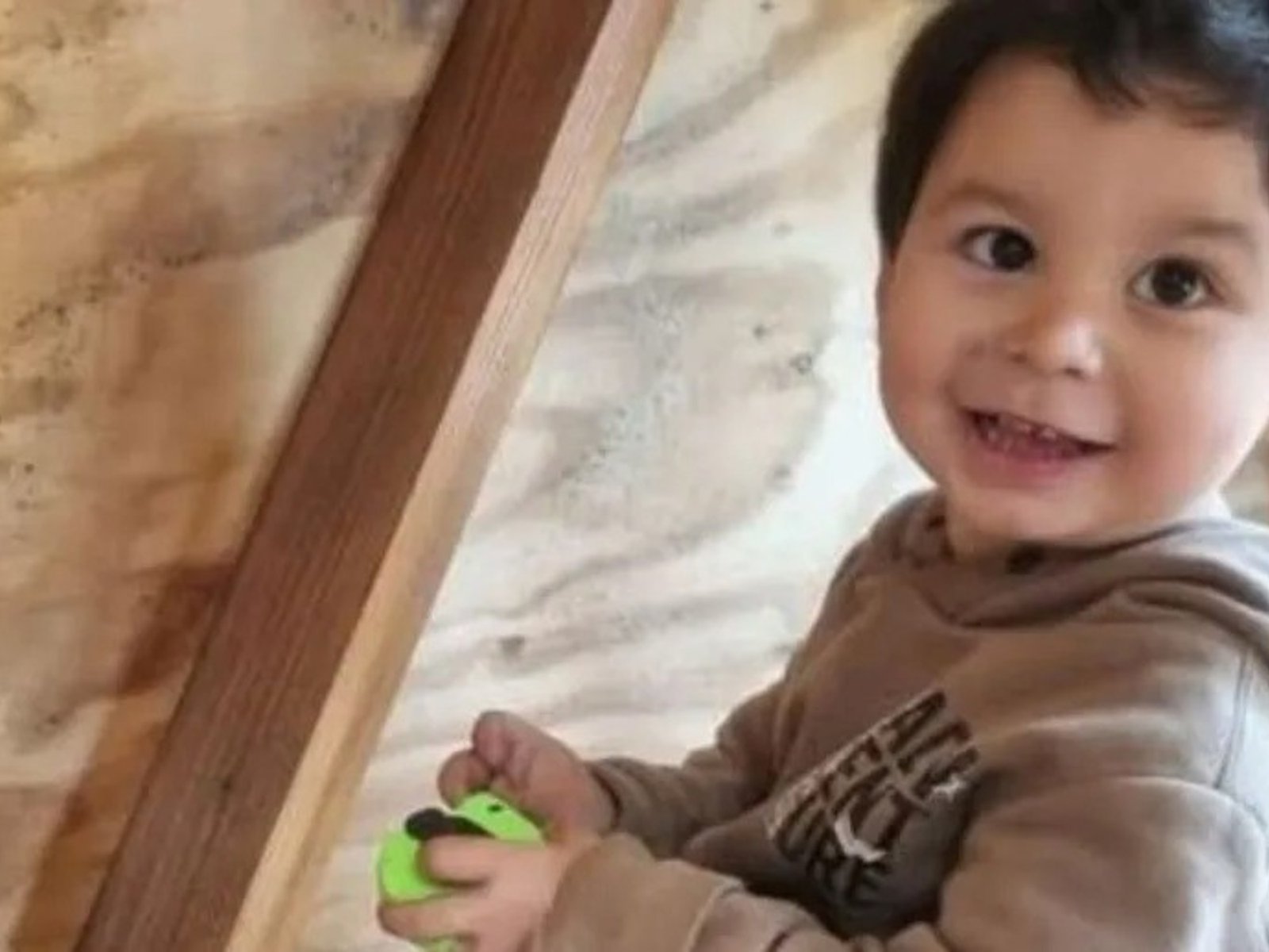 intensa búsqueda de un nene que desapareció cuando jugaba con su perro junto al lago Gutiérrez