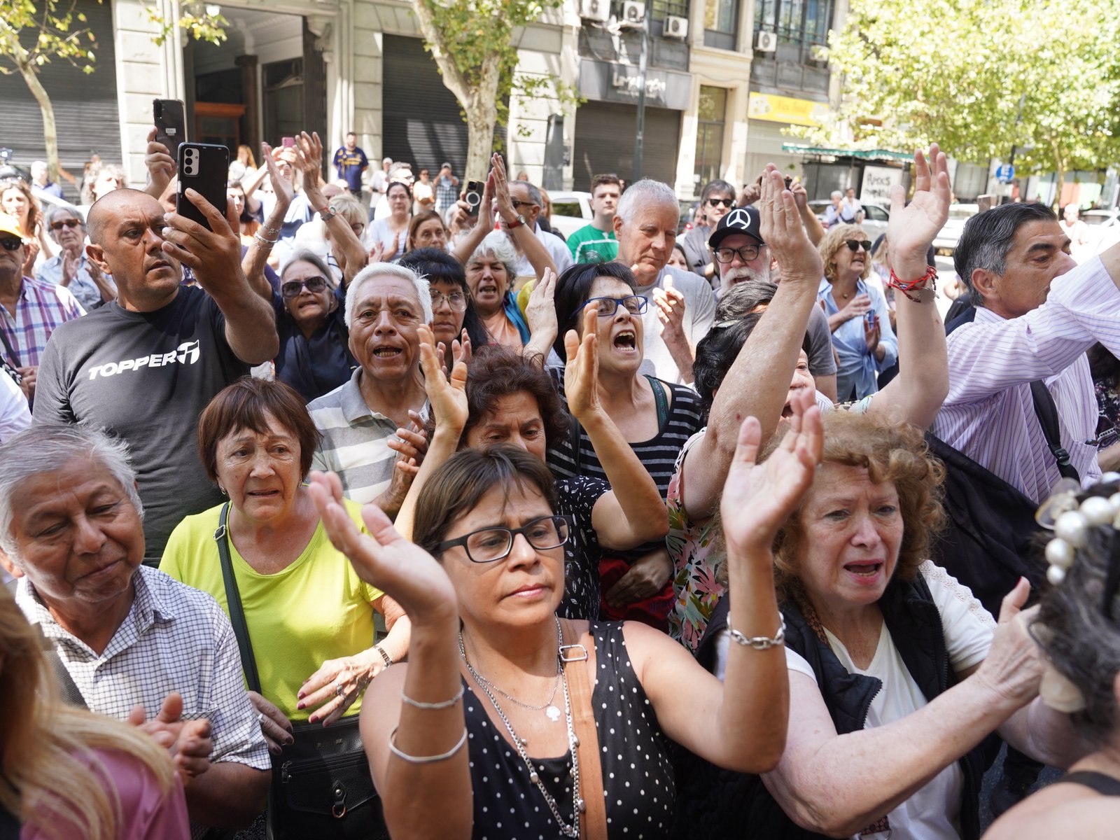 la dolorosa despedida de sus “amigos anónimos”