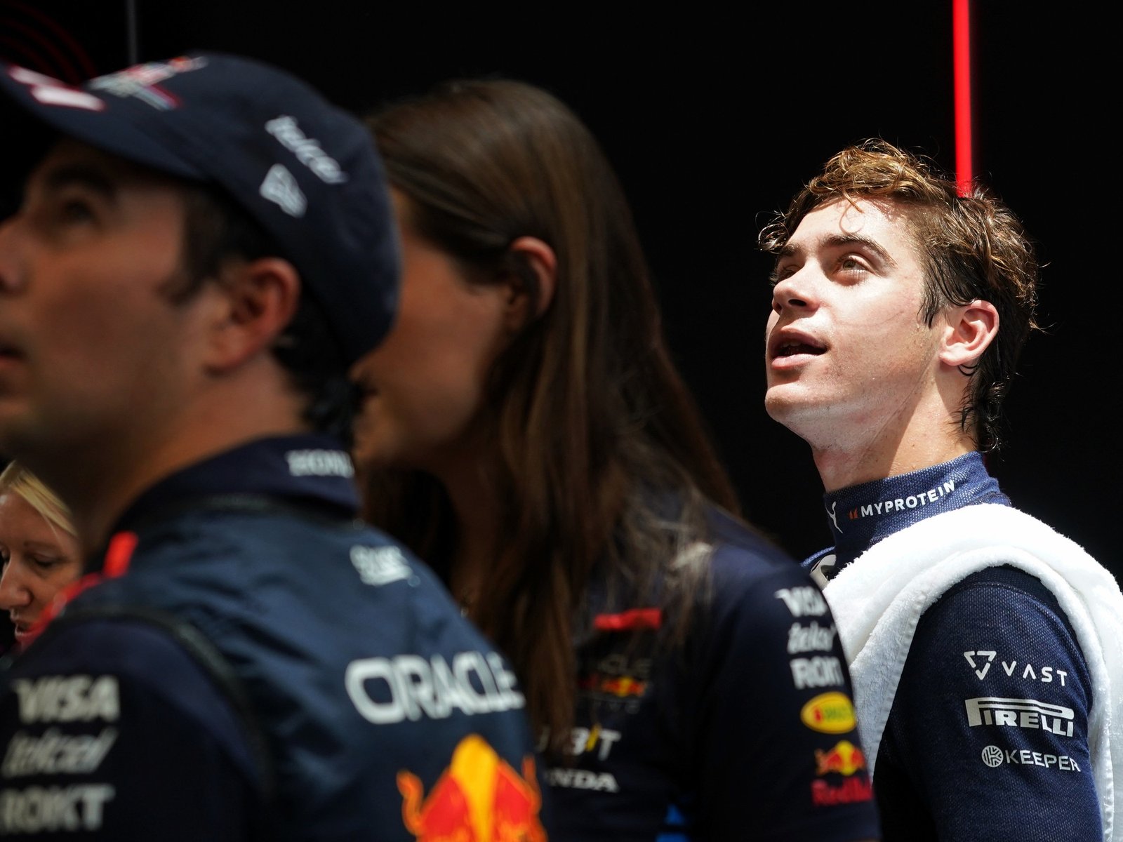 la escudería austríaca libera el asiento del mexicano, aunque no lo ocuparía Colapinto