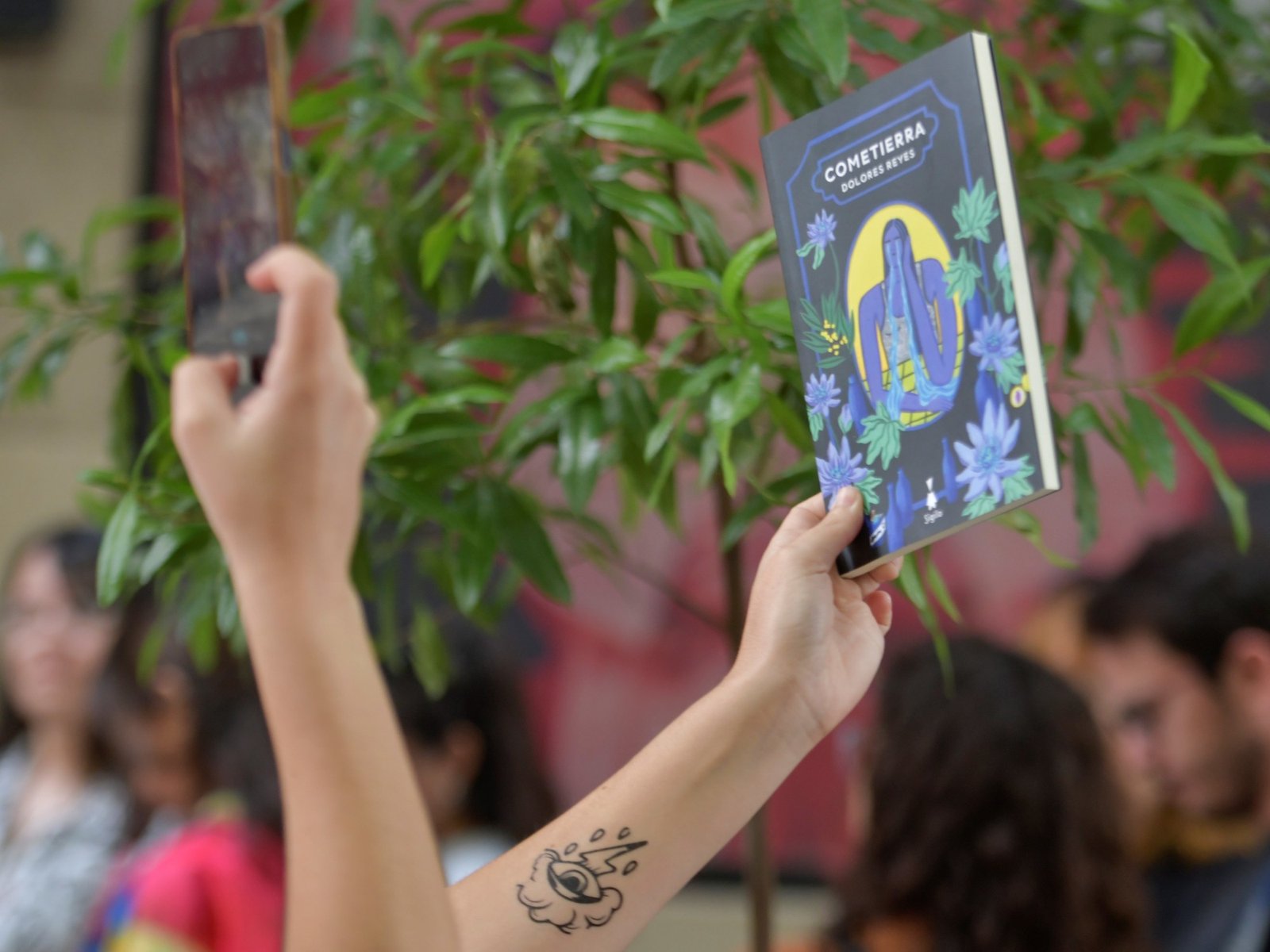 más de 4.000 libros prohibidos en EE.UU. y ataques a escritores en todo el mundo