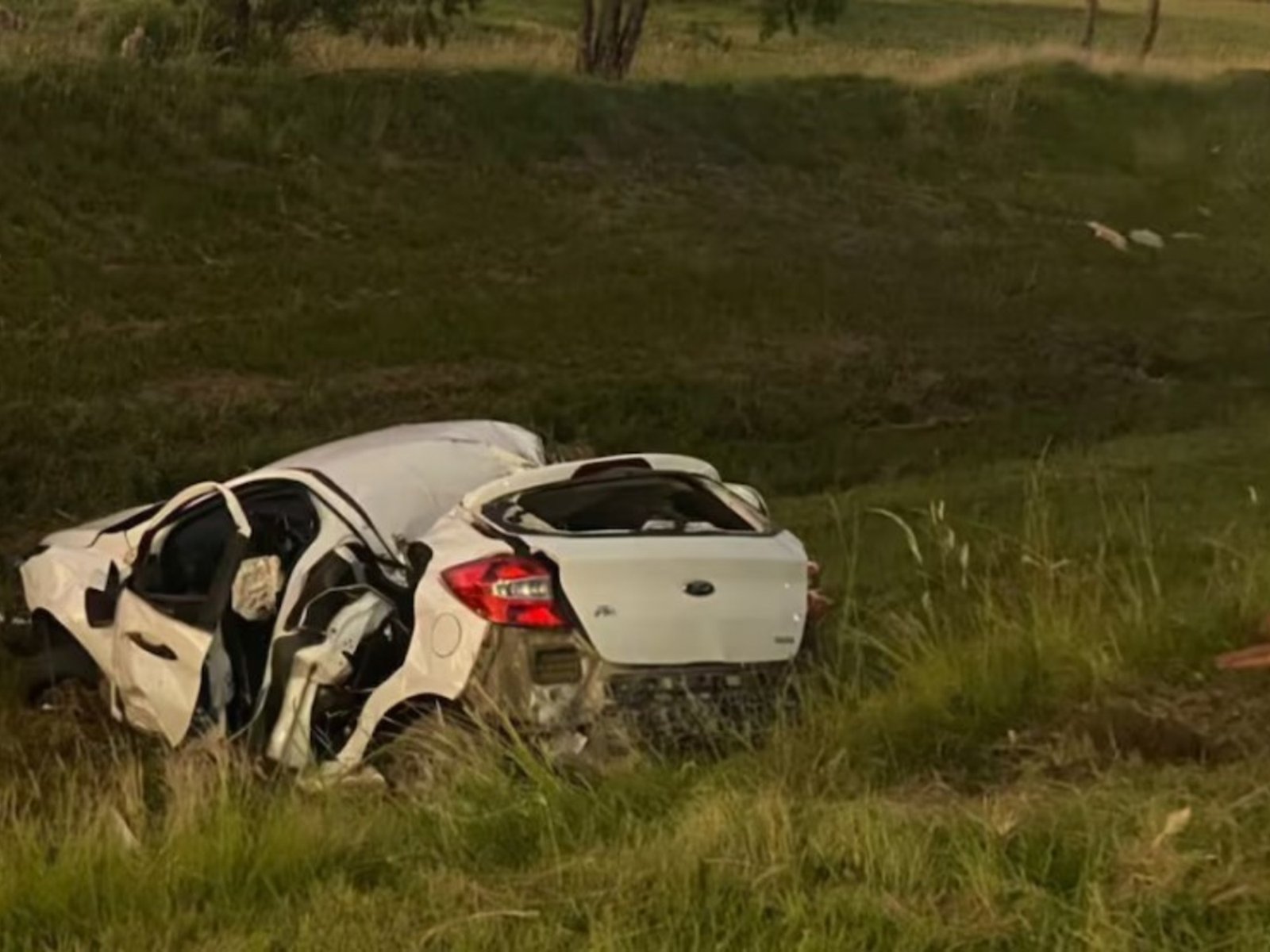 murieron dos jóvenes de 19 años y otros dos están graves