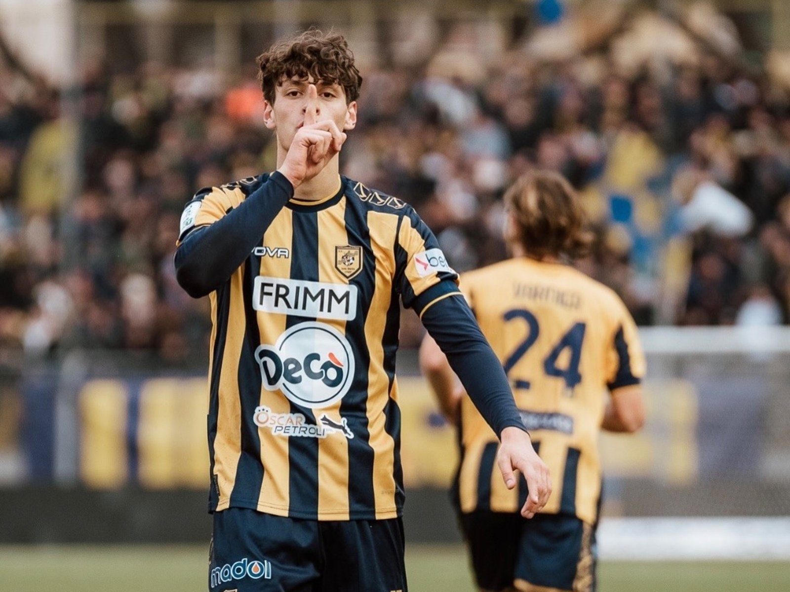 qué dijo sobre su bisabuelo mientras sigue la polémica tras su primer gol