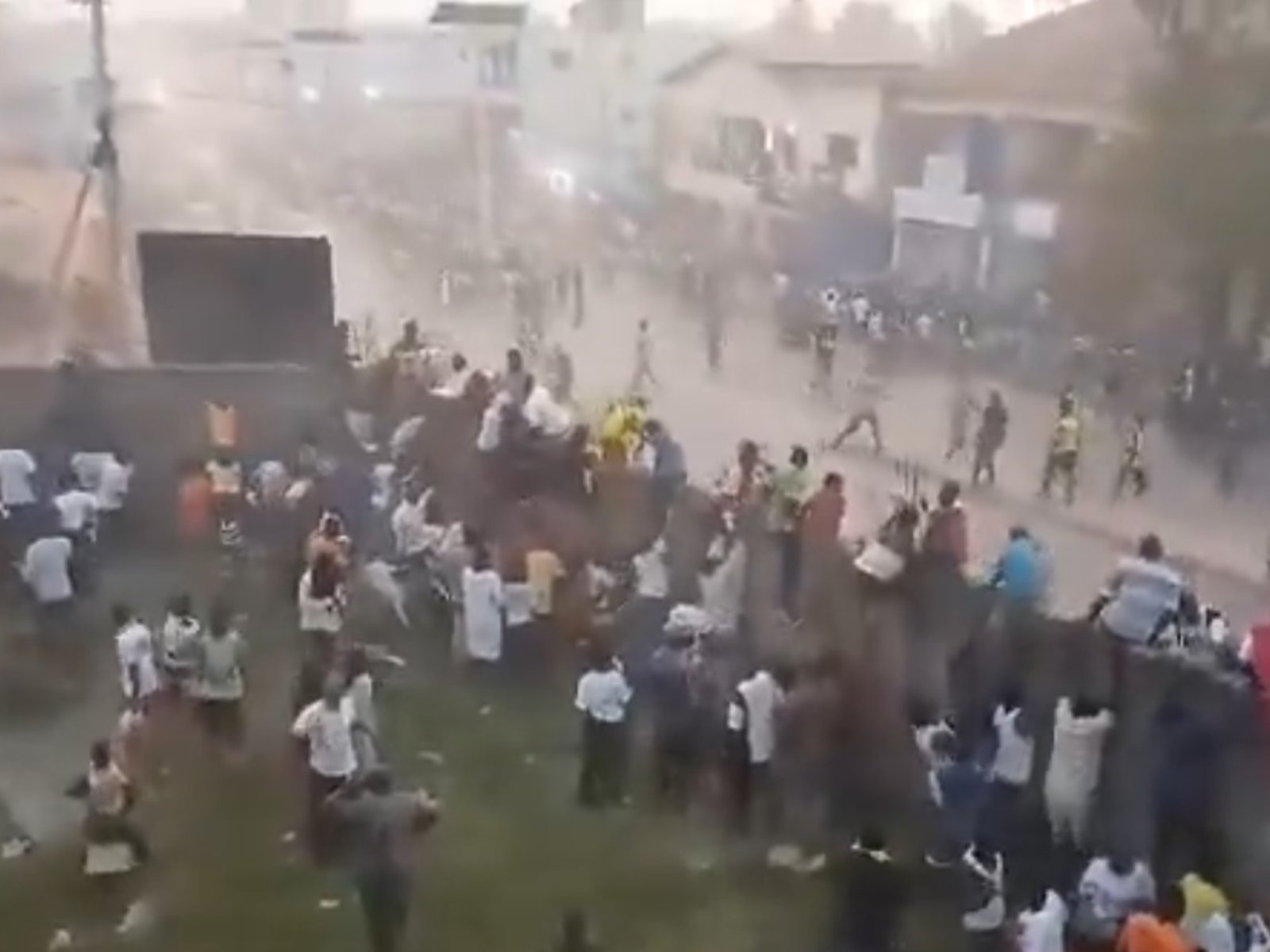 reportan decenas de muertos tras una batalla campal que se desató tras un fallo arbitral