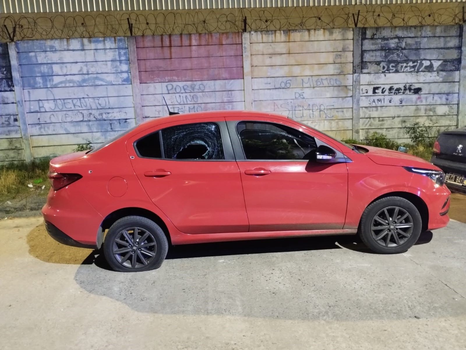 tiros, un automovilista baleado, un ladrón muerto, otro herido y dos prófugos