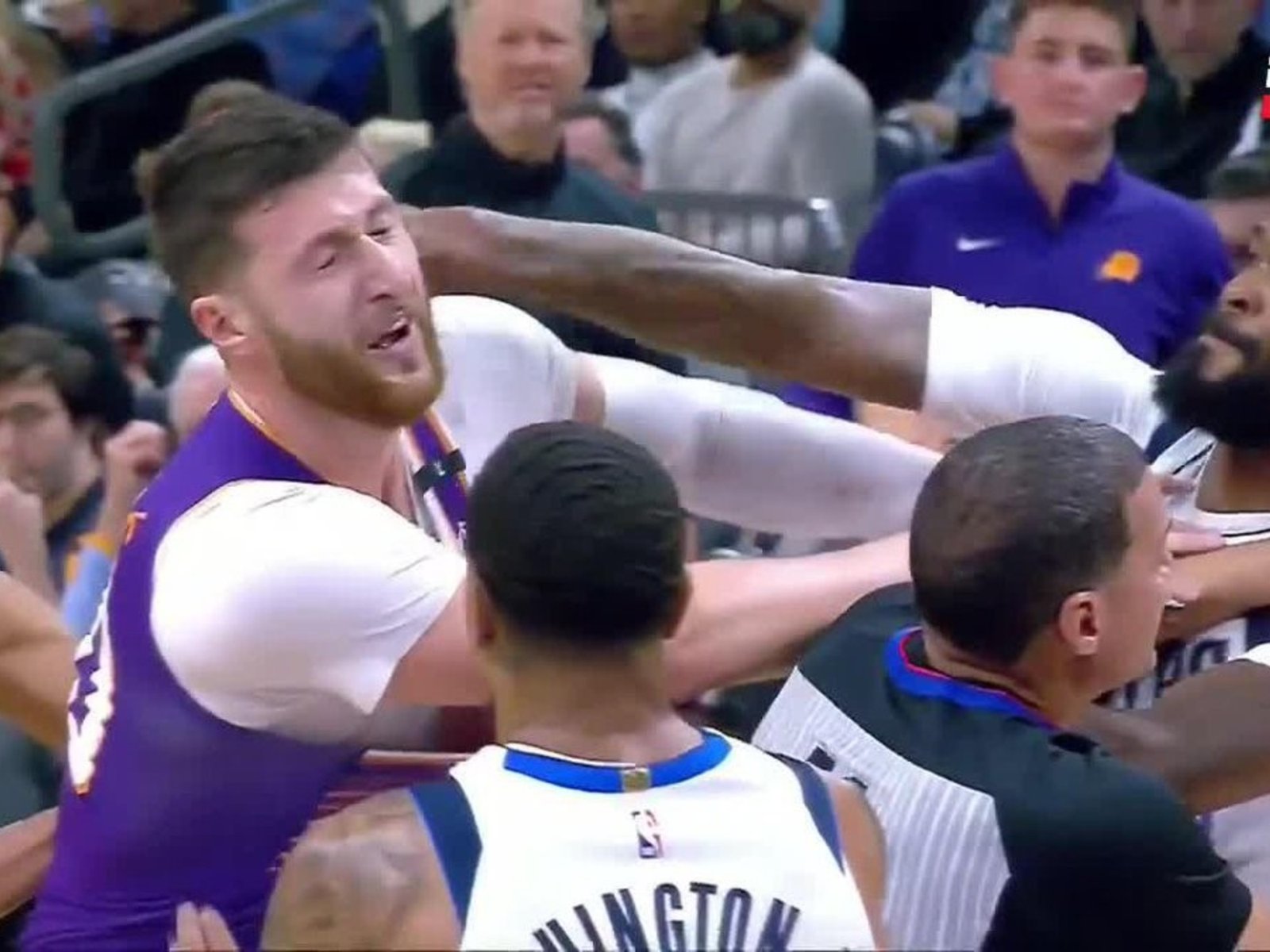 tres expulsados y escándalo en el triunfo de los Mavericks sobre Phoenix