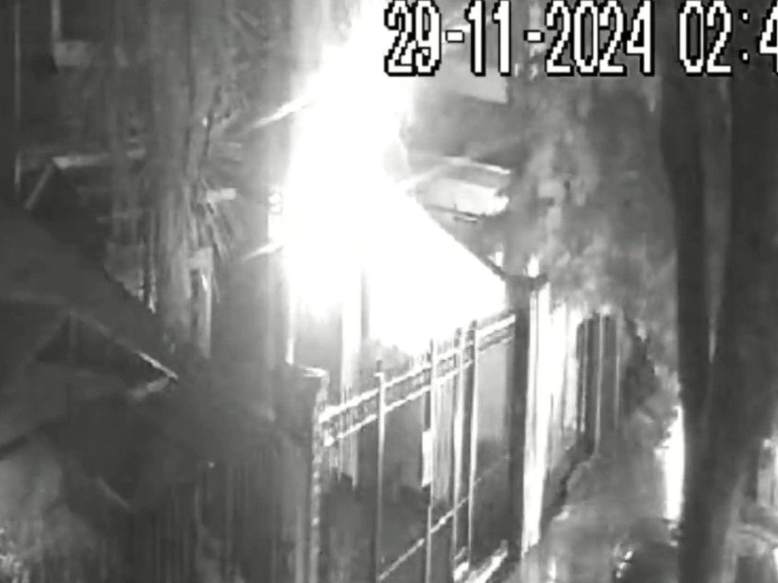 tres ladrones la ataron a una cama, le revolvieron la casa y se llevaron sus ahorros