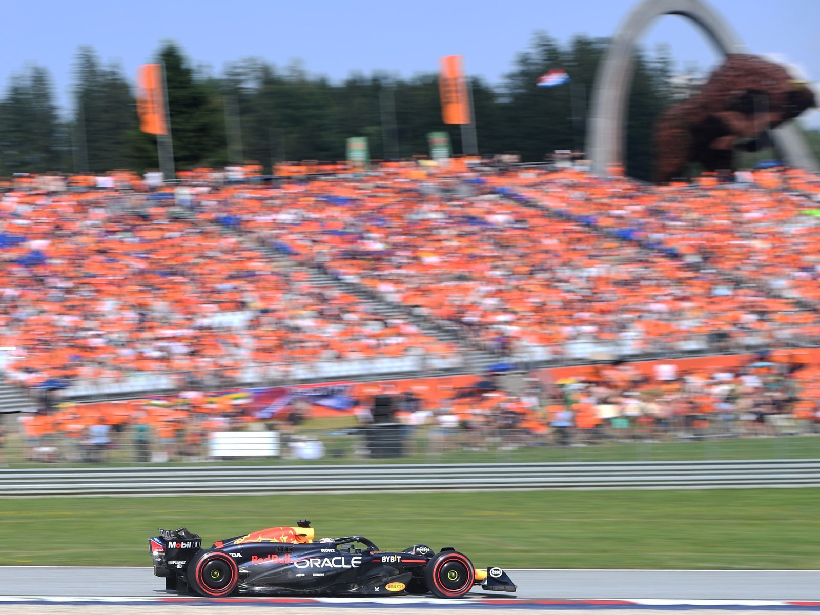 ¿Qué velocidad máxima alcanzó un auto de Fórmula 1 en su récord histórico?