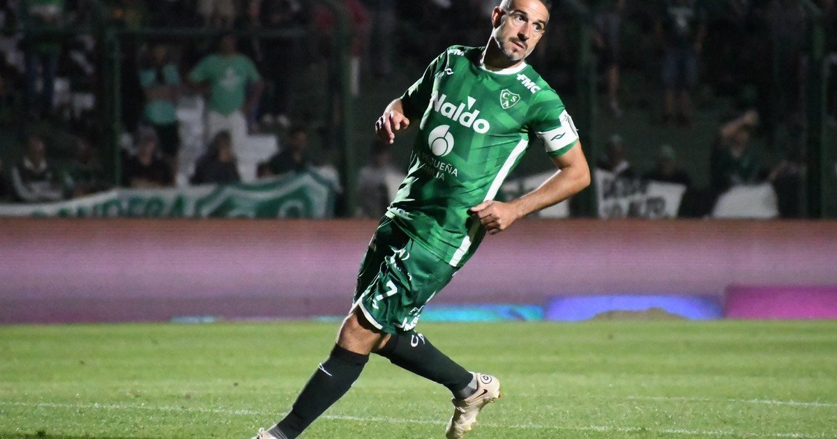 ¿Se despide? El emotivo gesto de Licha López a los hinchas de Sarmiento tras el empate ante Defensa y Justicia :: Olé