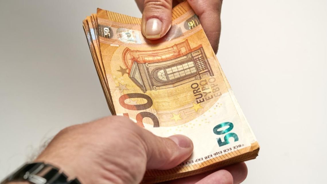 Euro hoy y euro blue hoy, EN VIVO: la cotización este lunes 13 de enero de 2025