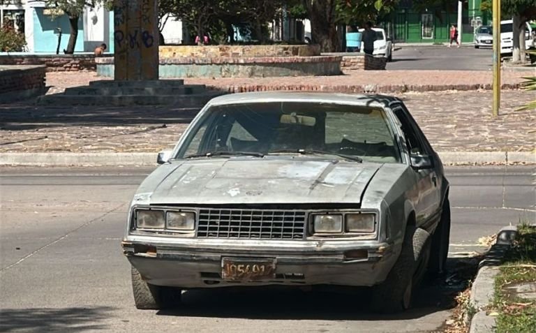 A conocido abogado de Trelew le robaron dos autos del frente de su casa en menos de diez días