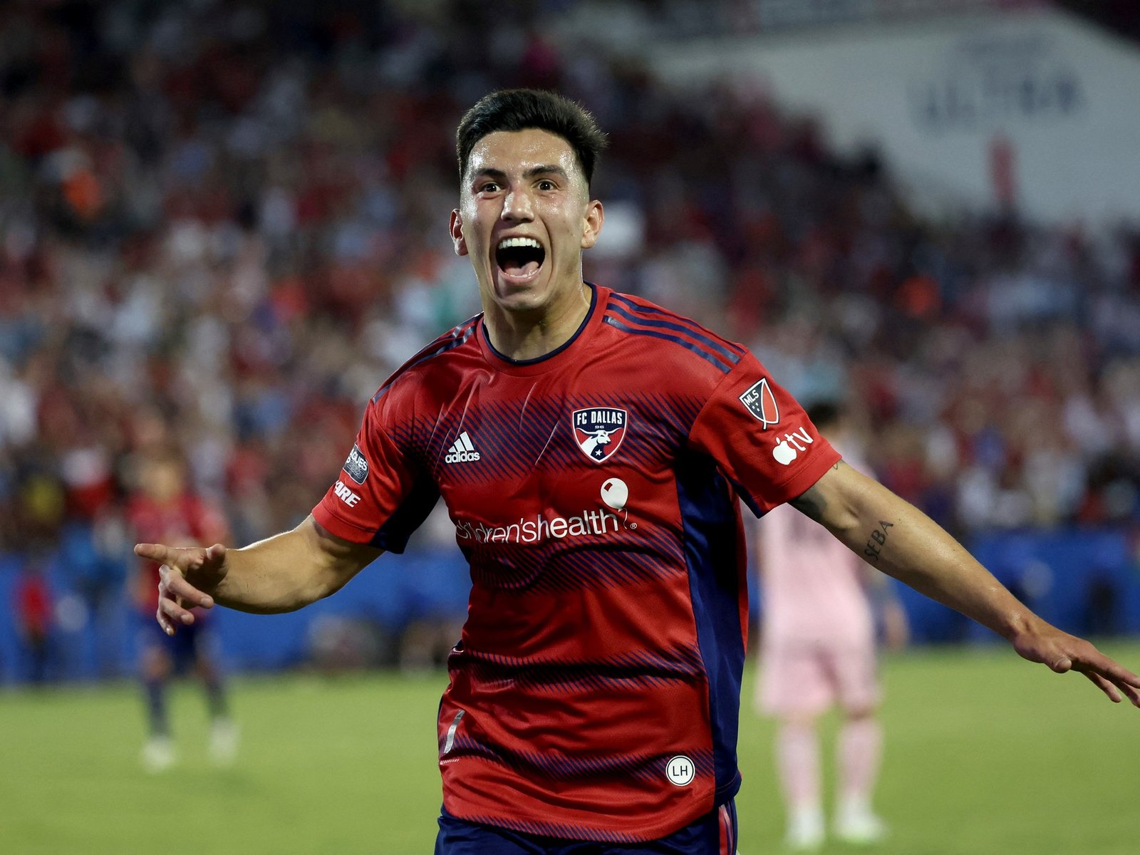 Alan Velasco, el refuerzo que busca Boca, sufrió un accidente de tránsito en la autopista