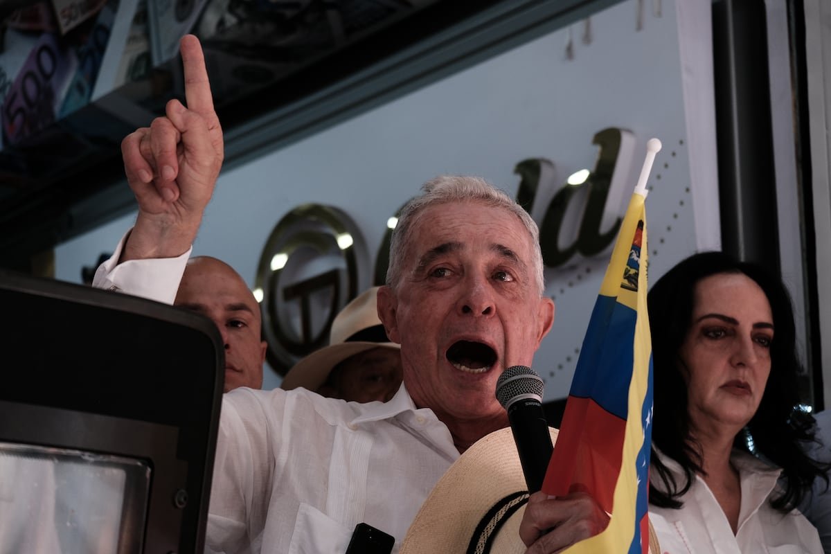 Álvaro Uribe pide desde la frontera una intervención militar internacional para Venezuela