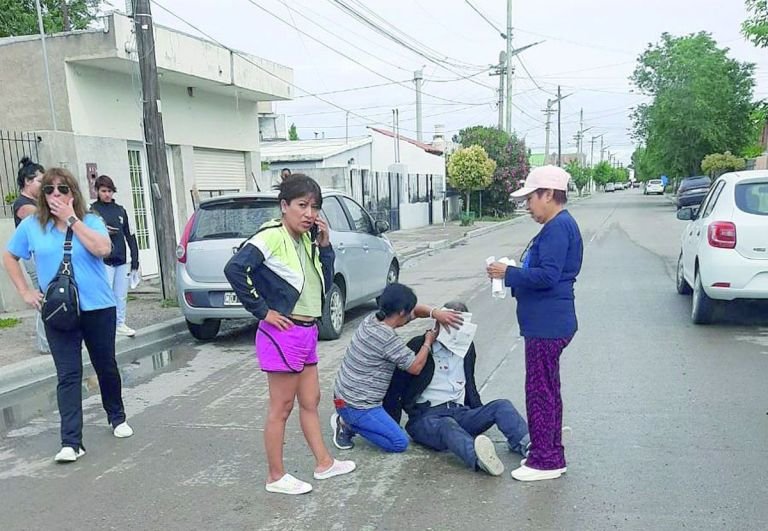 Atropellaron a un hombre a metros de su casa cuando cruzaba una calle
