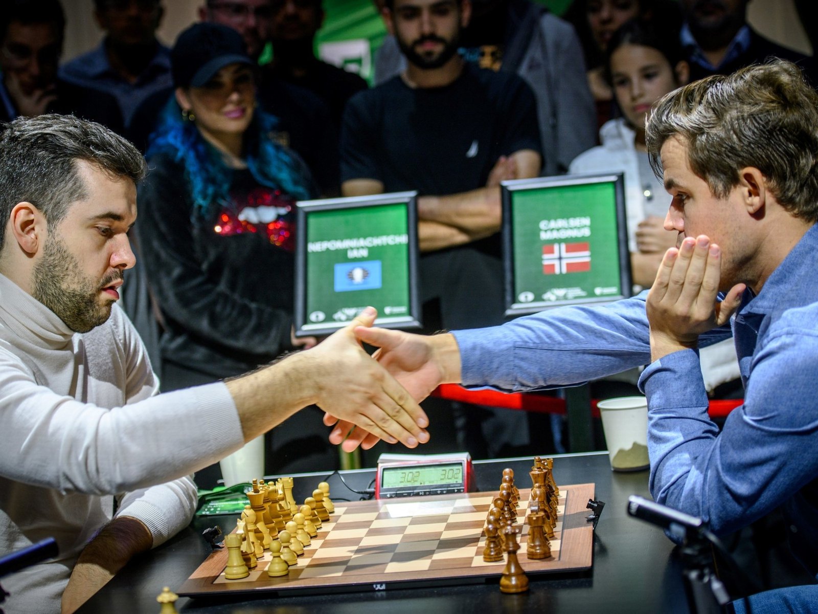 Carlsen y el ruso Nepomniachtchi dejaron de jugar y ambos son campeones