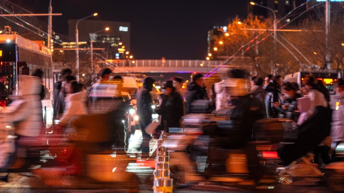China eleva los salarios de los empleados públicos para impulsar el consumo