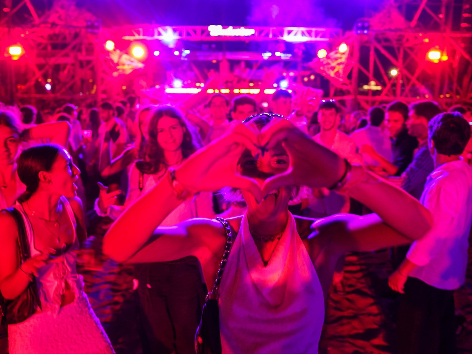 Cómo fue la glamorosa y caótica fiesta de fin de año en uno de los boliches más top de Punta del Este