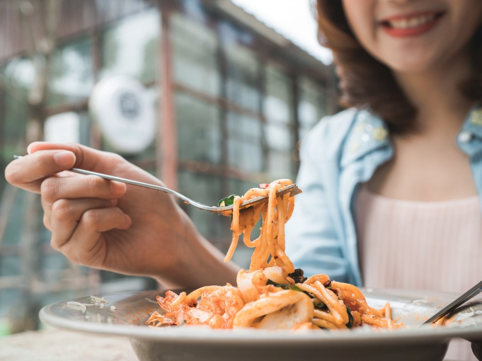 Descubren que un mínimo cambio clave en las comidas logra bajar la mortalidad y revelan la receta