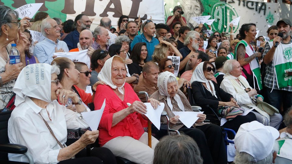 Despidos, desguace y encima espionaje ilegal: la CPM denunció que la policía hizo inteligencia en la exEsma | Policías de civil se infiltraron en las protestas frente a la Secretaría de Derechos Humanos