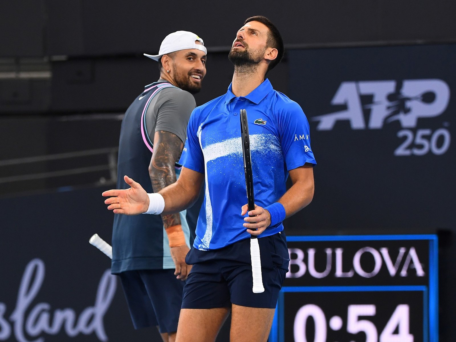 Djokovic y Kyrgios quedaron eliminados en el ATP de Brisbane con el punto más espectacular del Año Nuevo