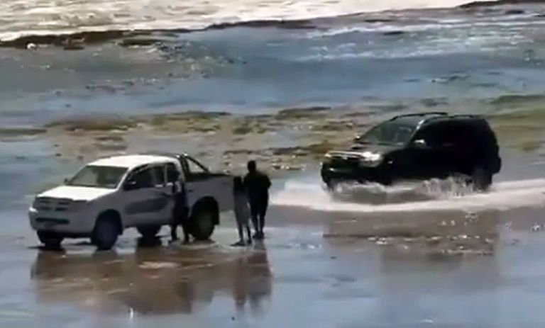 Dos chicas casi se ahogan en una playa cercana a Caleta Olivia: una está en estado crítico